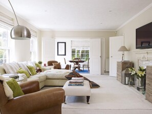 TV, DVD player, video library - Delightful seaside house with large secluded rear garden sleeps maximum 8 people (East Preston)