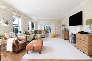 TV, DVD player, video library - Delightful seaside house with large secluded rear garden sleeps maximum 8 people (East Preston)