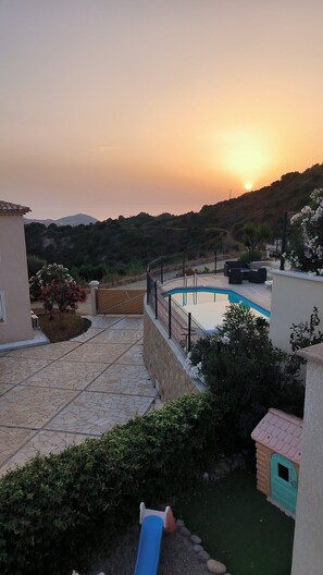 Outdoor pool - A 10 Mn Des Plages. Panoramic views of the Gulf of Ajaccio and the Gulf of lava (Alata)