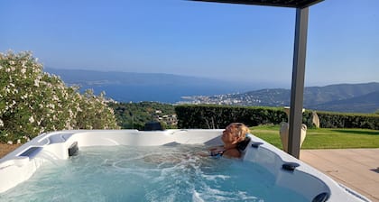 Gites-Sassone, villa avec piscine et vue mer panoramique pour 5 personnes