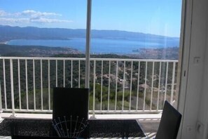 Interior - A 10 Mn Des Plages. Panoramic views of the Gulf of Ajaccio and the Gulf of lava (Alata)