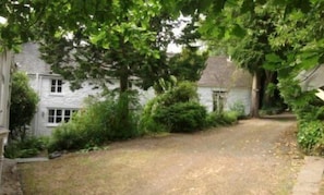 Property grounds - A Country Farmhouse Cottage (Machynlleth)