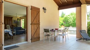Outdoor dining - Detached house with a large garden and fenced (Auzas)