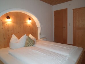 3 chambres, coffres-forts dans les chambres, Wi-Fi, draps fournis