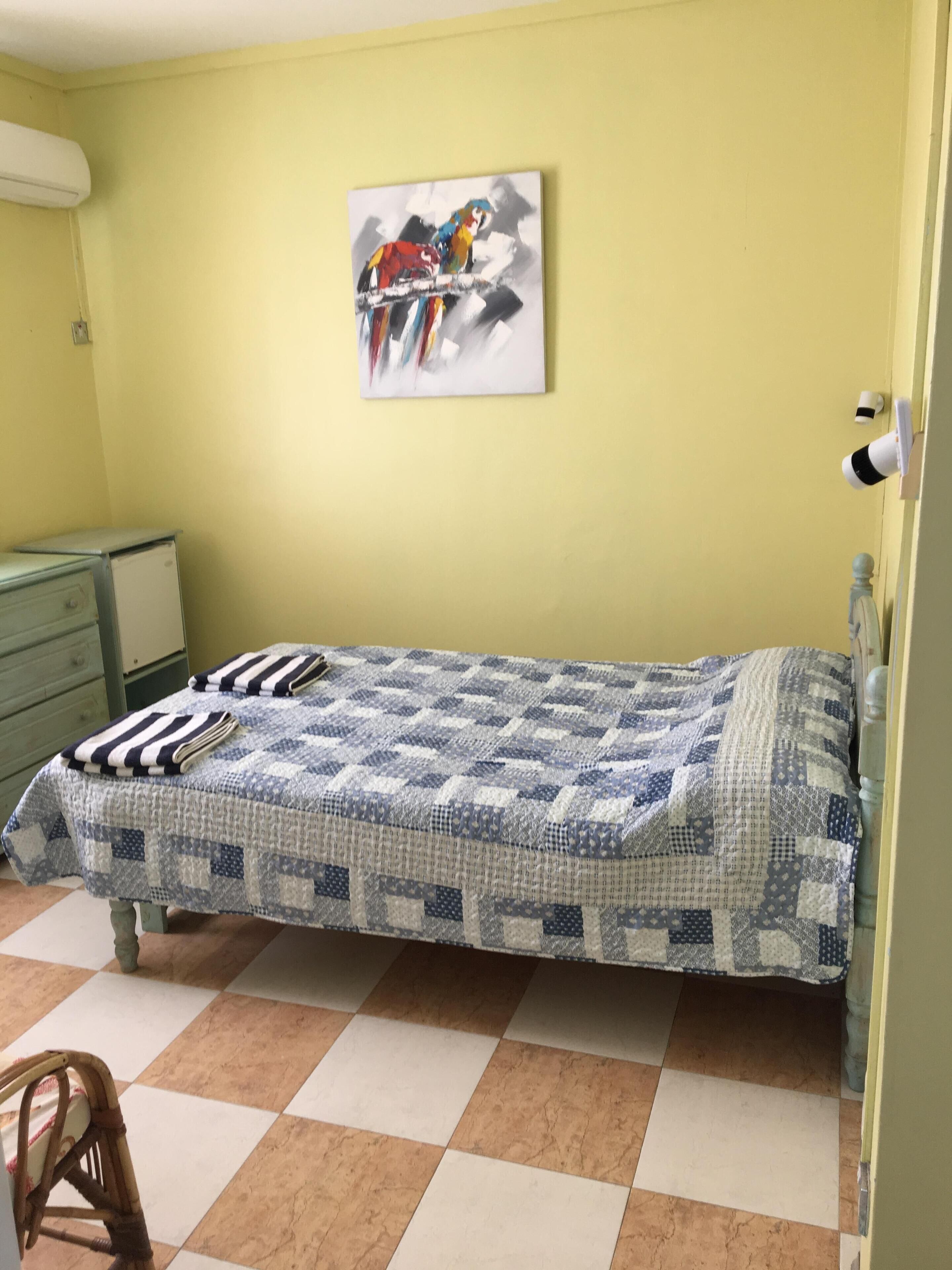 5 Schlafzimmer, Zimmersafe, Bügeleisen/Bügelbrett, Internetzugang