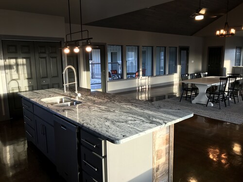 RIATA Del RIO.  Uusi 2019 Lomakoti! 5 makuuhuonetta, 6 kylpyhuonetta, vuodepaikkoja 26. Nice Pool.