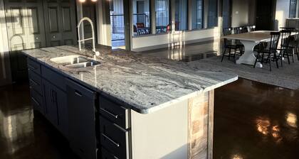 RIATA Del RIO. Uusi 2019 Lomakoti! 5 makuuhuonetta, 6 kylpyhuonetta, vuodepaikkoja 26. Nice Pool.