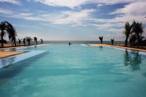 Pool - Luxury Beach Side Villa - private beach, outstanding exclusive chef and staff (Kalpitya)