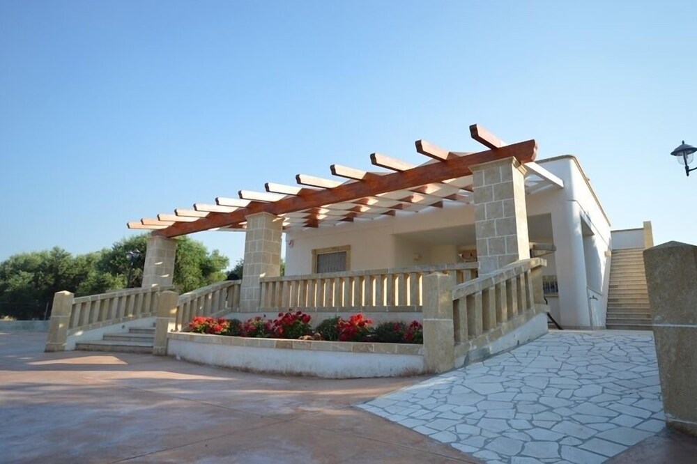 Villa between sea and countryside, BRAND NEW in a quiet area with 2 bedrooms, 2 bathrooms.