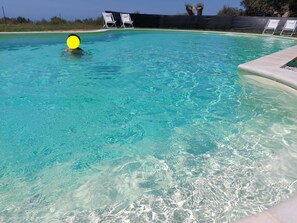 Piscina interrata a disposizione di entrambe le villette 