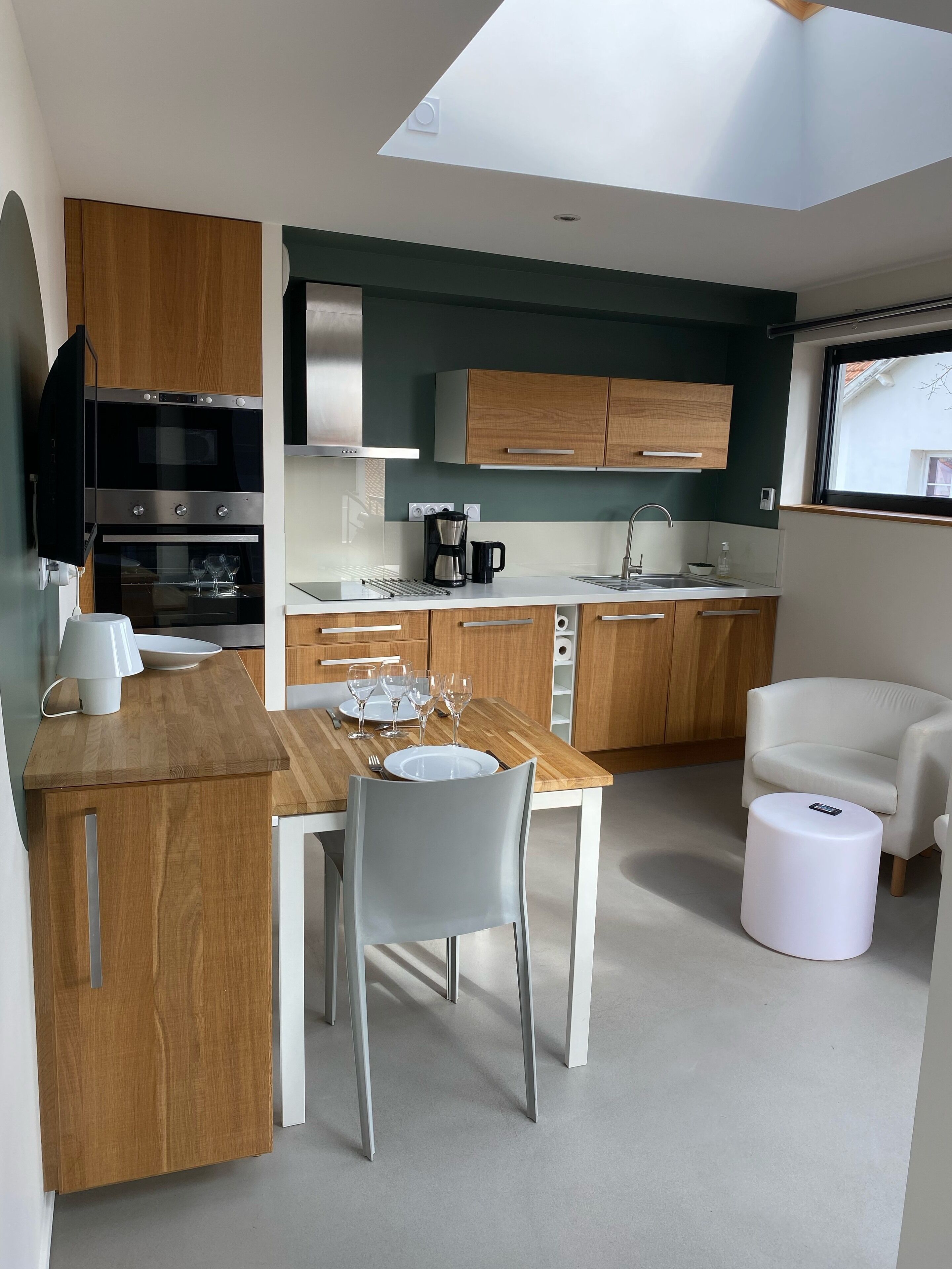 Architect house 'ash' for 2 persons, quiet, close to transport.