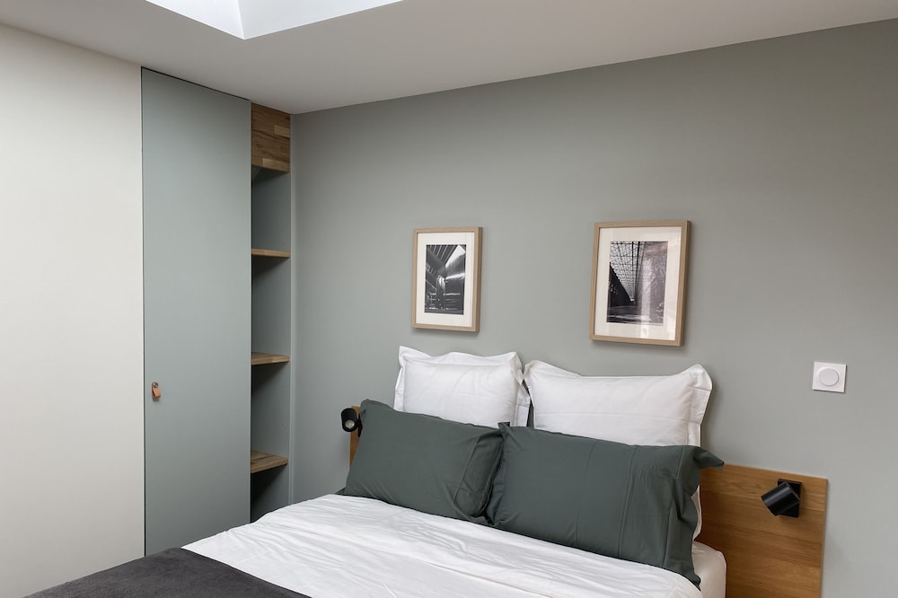 Architect house 'ash' for 2 persons, quiet, close to transport.