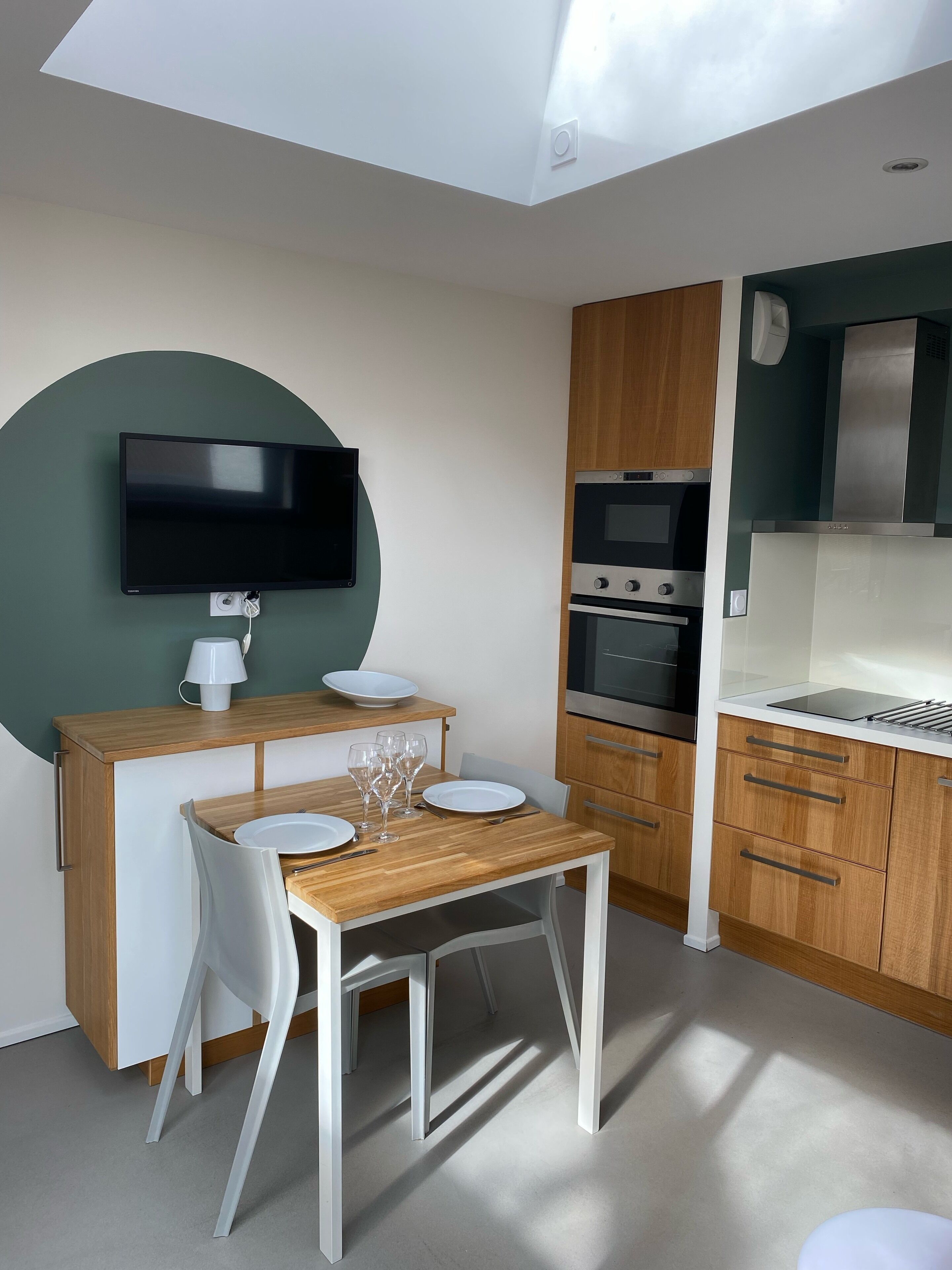 Architect house 'ash' for 2 persons, quiet, close to transport.