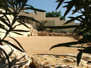 المنطقة المحيطة بالمنشأة