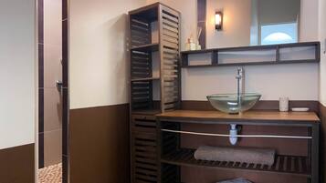 Douche, sĂšche-cheveux