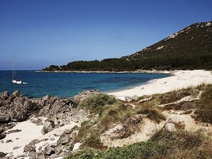 Plage à proximité, chaise longue
