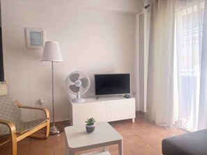 Fernseher, DVD-Player, Bücher