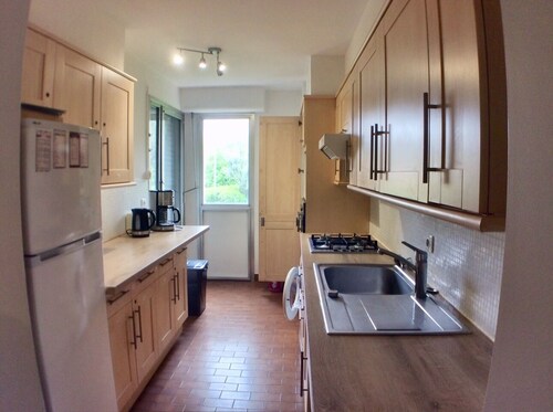 Air conditioning, welcome pack, 3 bedroom, 2 bathroom, pool, tennis, parking