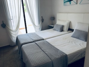 2 slaapkamers, een kluis op de kamer, een strijkplank/strijkijzer