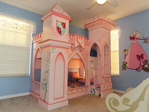 7 bedrooms, iron/ironing board, WiFi, bed sheets