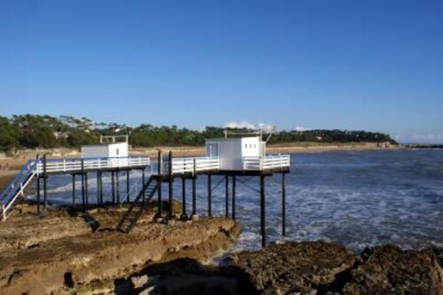 Charming house with a garden and direct access to the beach (50 m)