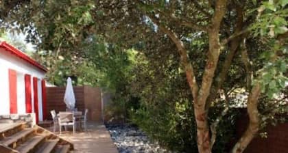 Charming house with garden and direct access to the beach (50 meters)