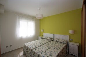 1 slaapkamer, een kluis op de kamer, een strijkplank/strijkijzer