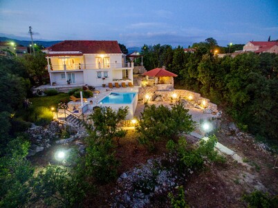 Villa Sun - charming villa, heated pool, full privacy, wedding, near Dubrovnik