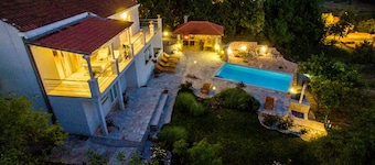 Villa Sun - charming villa, heated pool, full privacy, wedding, near Dubrovnik