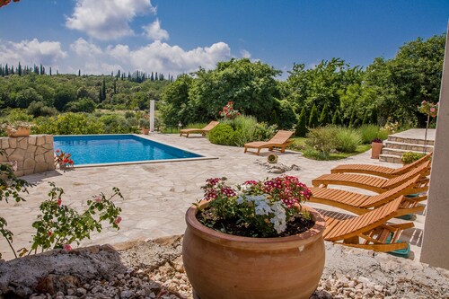 Villa Sun - charming villa, heated pool, full privacy, wedding, near Dubrovnik