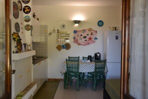 Dining - House with garden - Heated (Costa Rei)