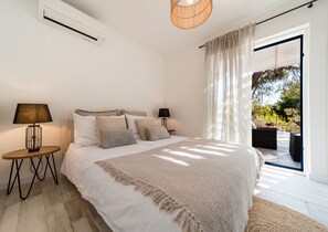 4 bedrooms, in-room safe, desk, iron/ironing board