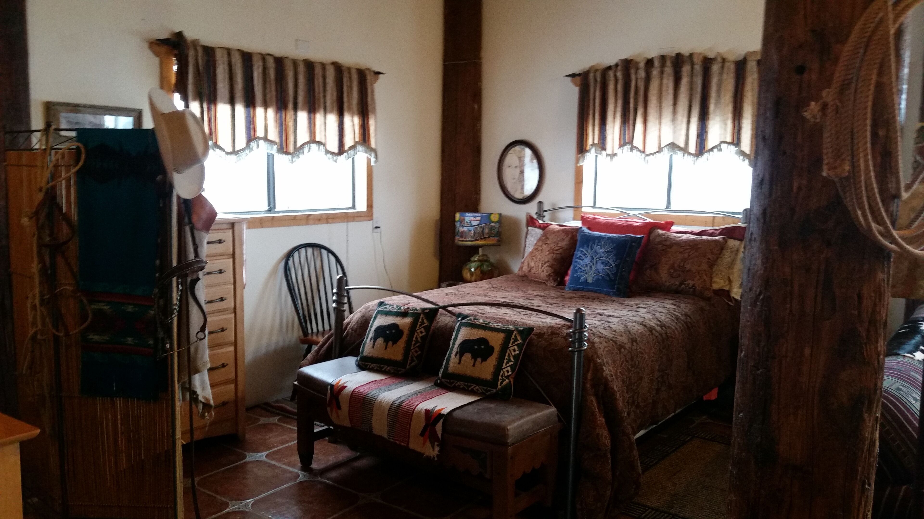 Charming 'Western' Guest House in the Placitas Foothills; Peaceful Yet Close 