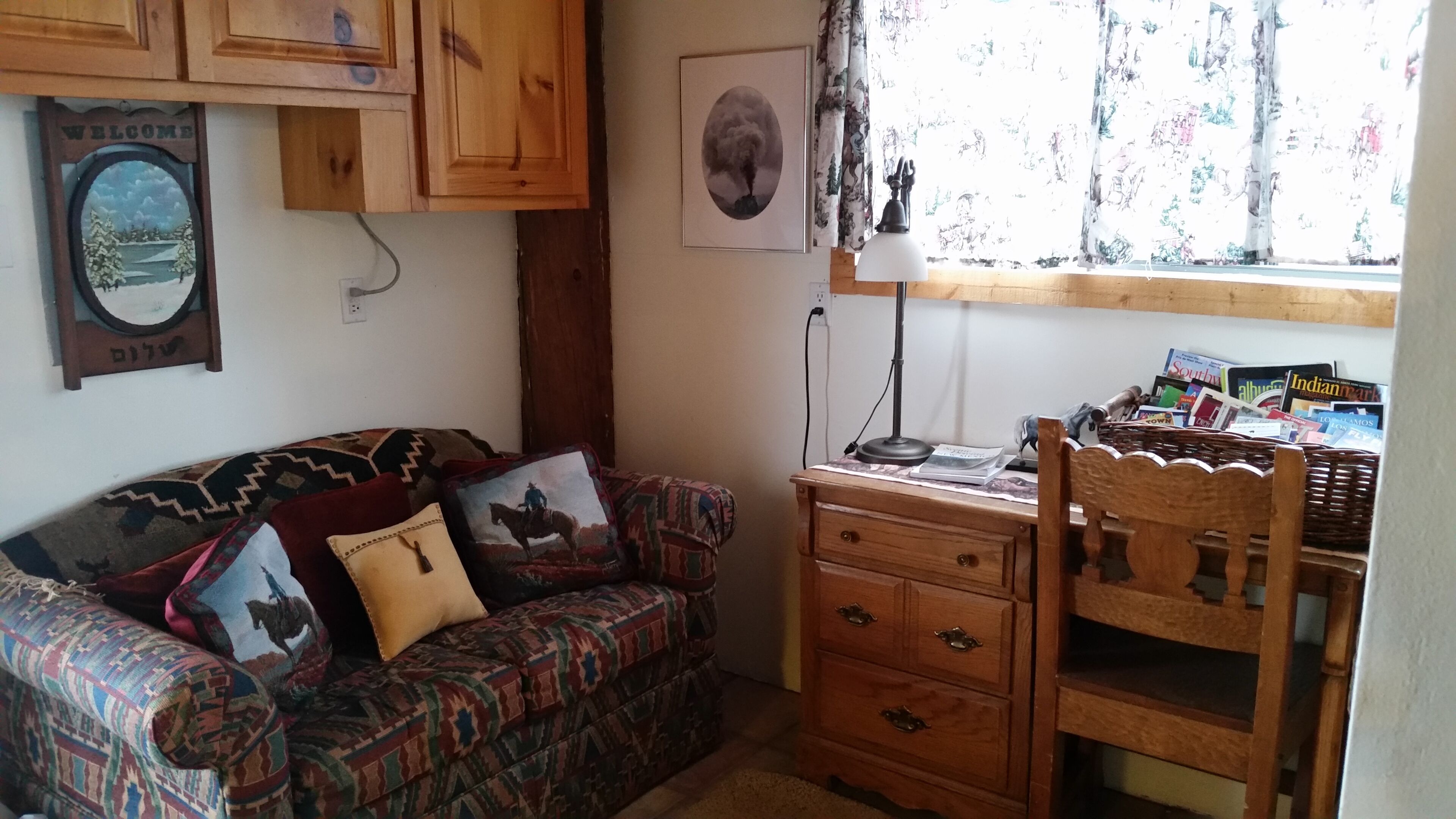 Charming 'Western' Guest House in the Placitas Foothills; Peaceful Yet Close 