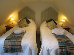 3 Schlafzimmer, Schreibtisch, Bügeleisen/Bügelbrett, Bettwäsche