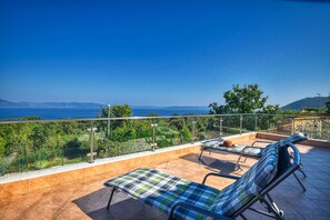 Terrace/patio - Modern villas with pool and great sea views, best amenities. (Crni/Labin)