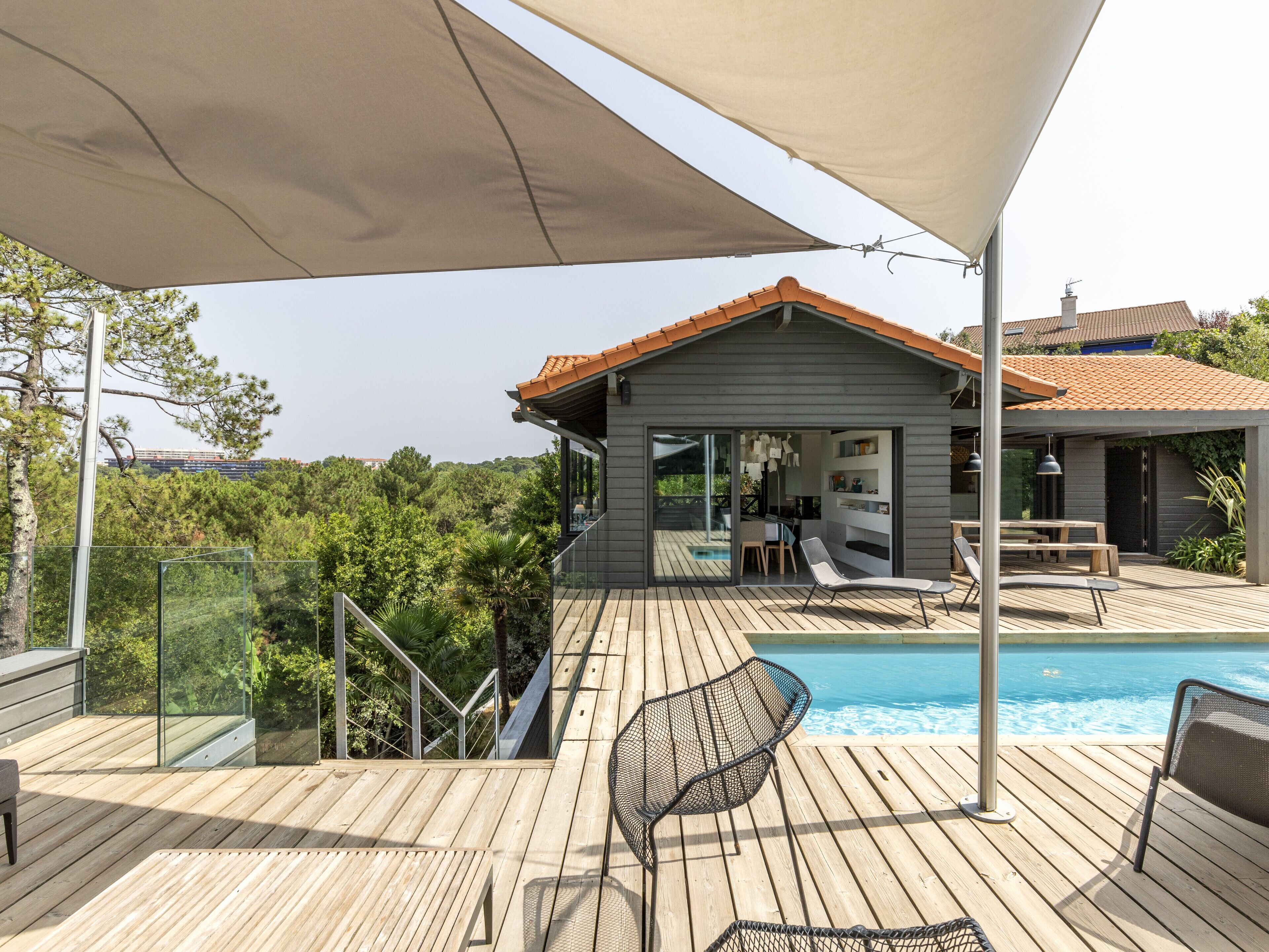 Een verwarmd zwembad