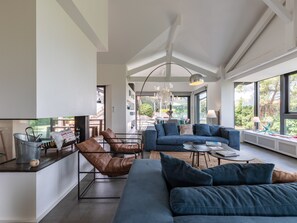 TV, fireplace, stereo