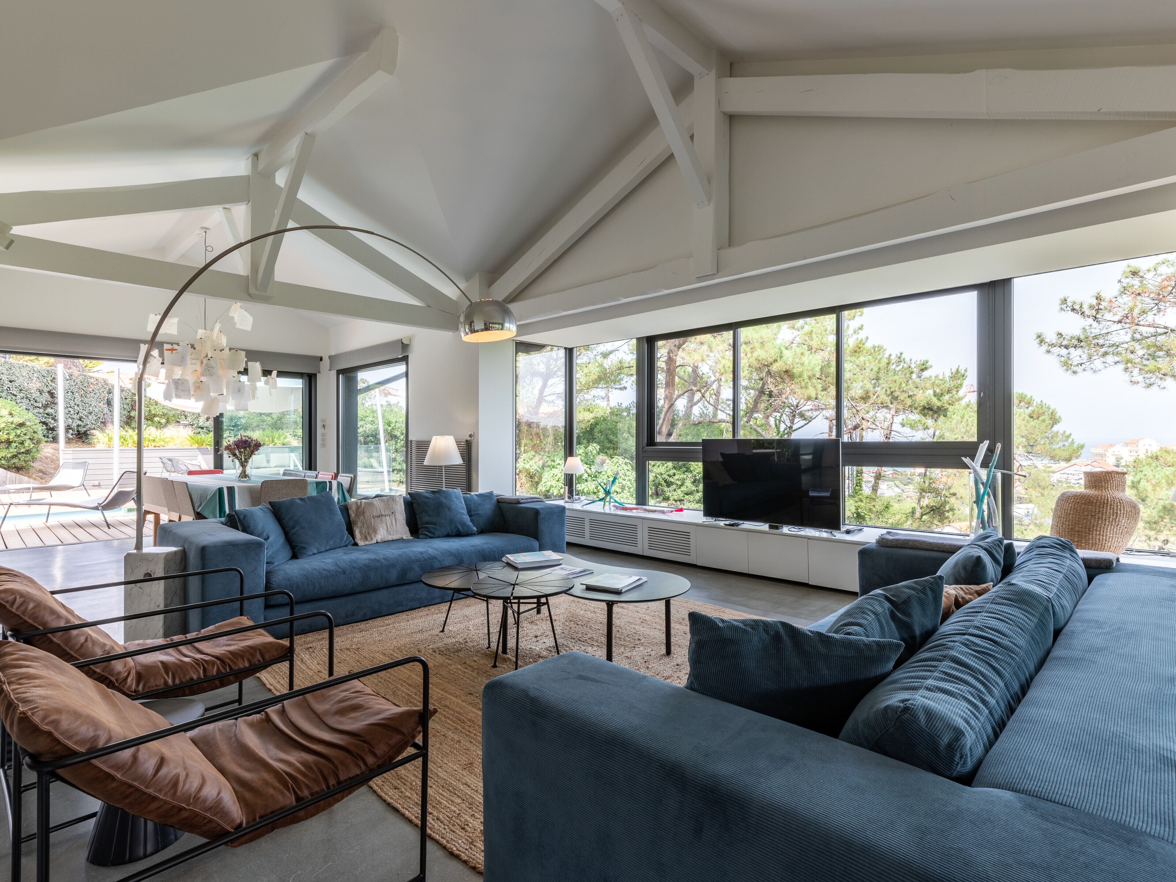 TV, fireplace, stereo