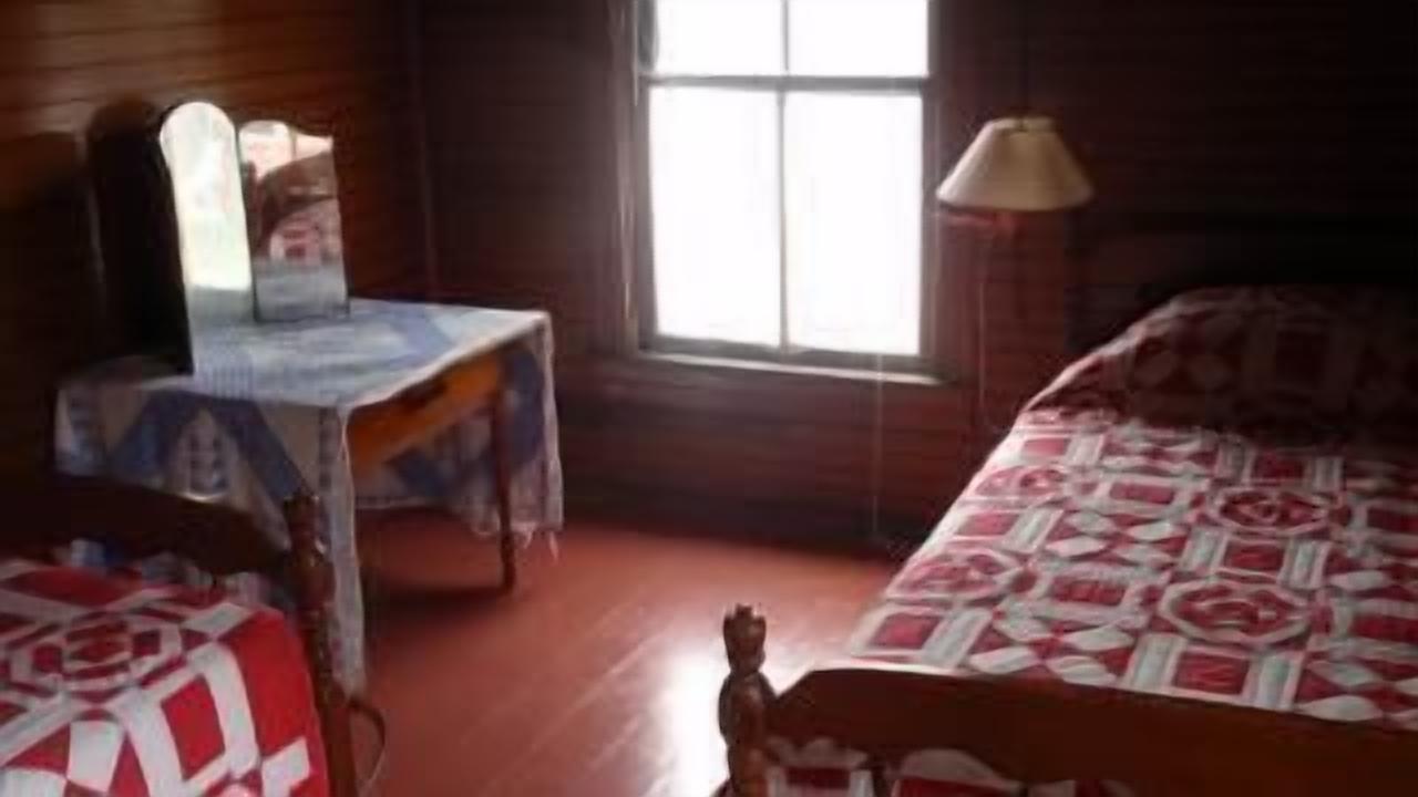 Island Boathouse w/boatslip