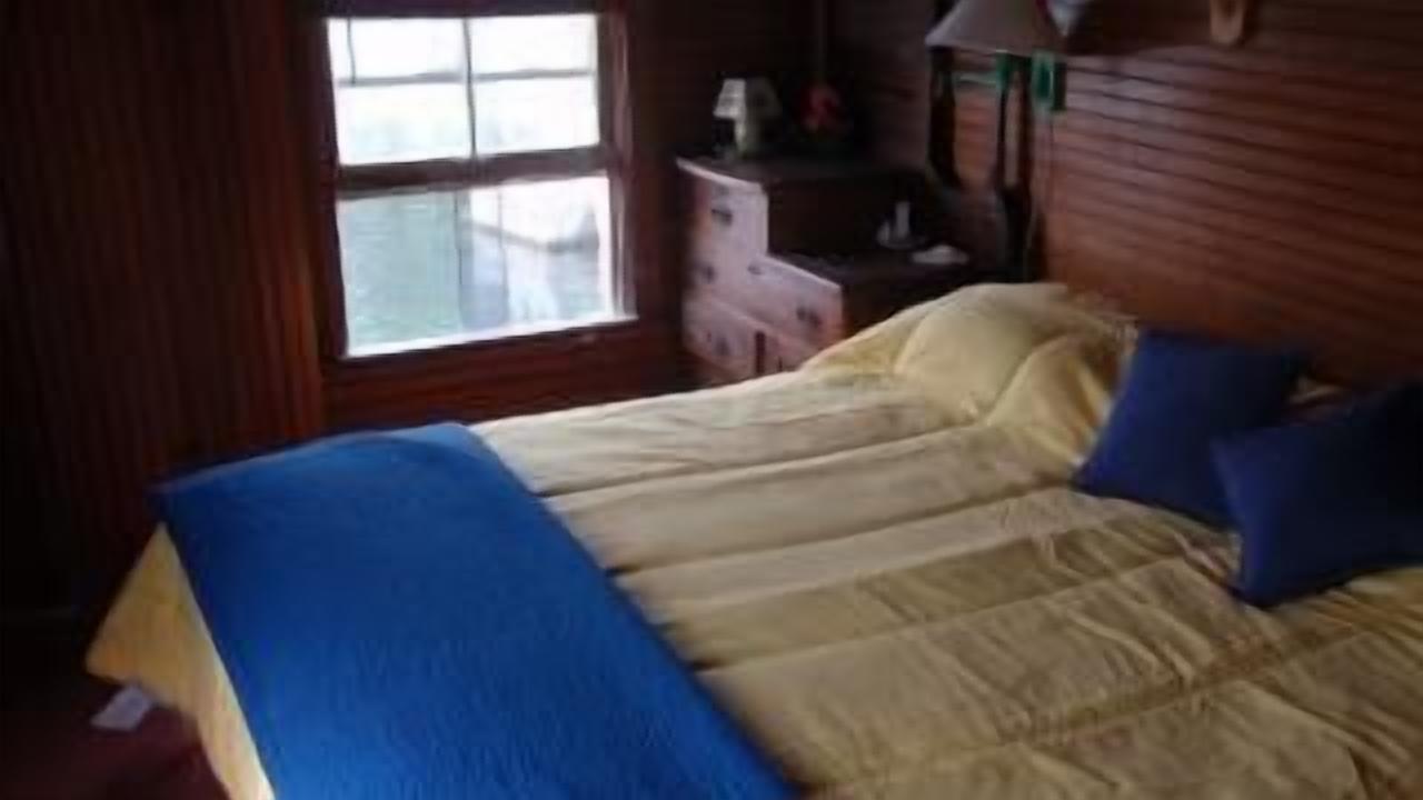 Island Boathouse w/boatslip