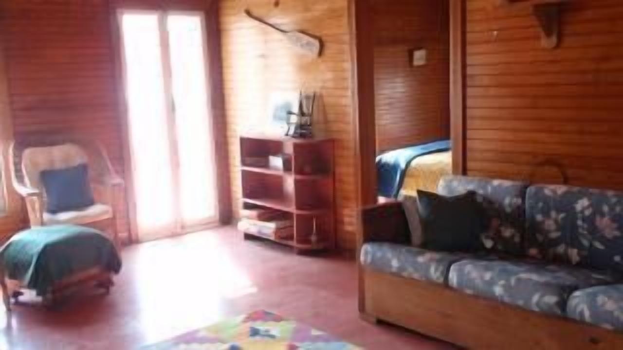 Island Boathouse w/boatslip