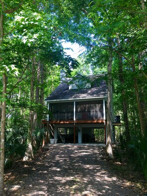 Exterior - WeekiWachee Retreat  “Relaxing cottage to get away from it all” (Weeki Wachee)