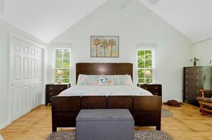 1 bedroom, desk, WiFi, bed sheets