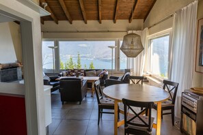Dining - Holiday paradise with spectacular panoramic, Indoor - Outdoor Fireplace, Outdoor Swimming Pool (Brissago TI)