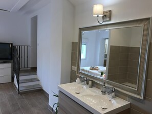 2 Schlafzimmer, Bügeleisen/Bügelbrett, Reisekinderbett, WLAN