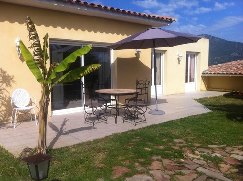 Jolie Villa for 6 guests near to the sea and the mountain.