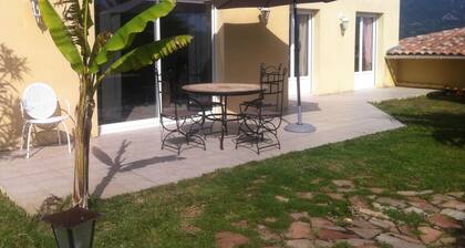 Jolie Villa for 6 guests near to the sea and the mountain.