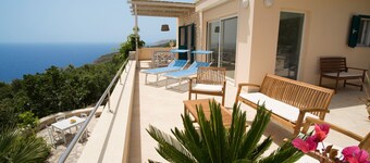 Beautiful villa with swimming pool and large terraces, for 6 to 8 people