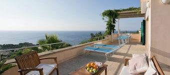 Belle villa de 2 étages, avec piscine et grandes terrasses, pour 6 à 8 personnes